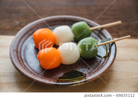 秋天三色團子 69835112