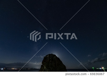 Starry sky at Inasa beach in Izumo Starry sky at Inasa beach in Izumo 69836867