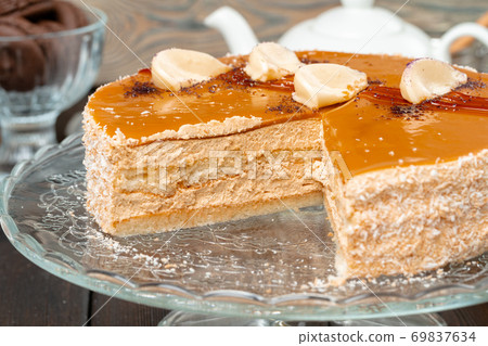 Plate with delicious caramel cake close up 69837634