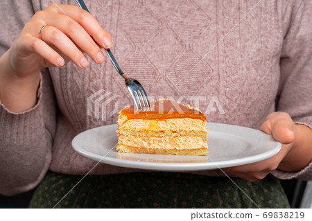 Plate with delicious caramel cake close up Plate with delicious caramel cake close up 69838219