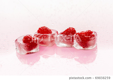 Close up of ice cubes with berries 69838259