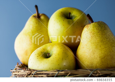 Pear Bartlett and Apple Orin 69838355