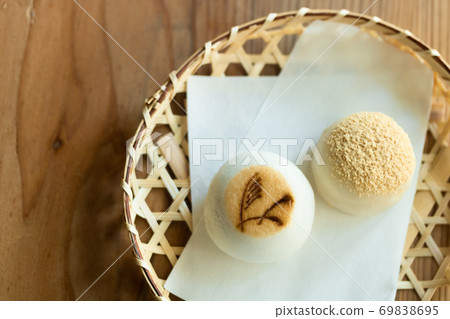 High-quality sweets, Tsukimi dumplings and Japanese pampas grass 69838695