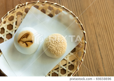 High-quality sweets, Tsukimi dumplings and Japanese pampas grass 69838696