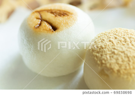 High-quality sweets, Tsukimi dumplings and Japanese pampas grass 69838698