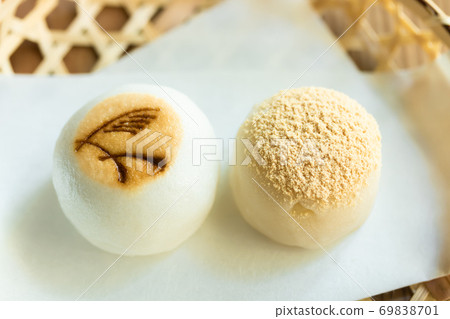 High-quality sweets, Tsukimi dumplings and Japanese pampas grass 69838701