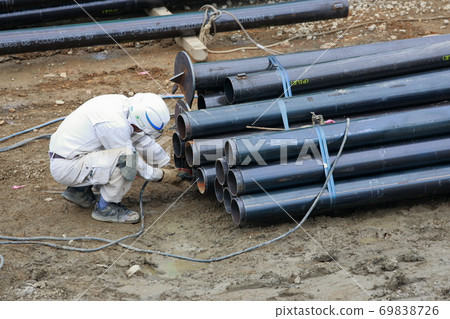 Welding of pipes 69838726