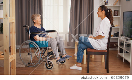 Talking with social assistance 69839079