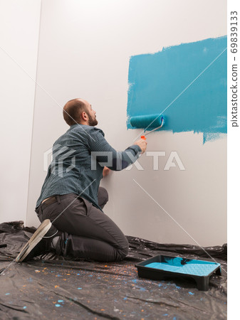 Preparing the baby's room Preparing the baby's room 69839133