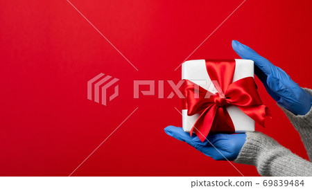 christmas covid-19 holiday gift pandemic christmas covid-19 holiday gift pandemic 69839484