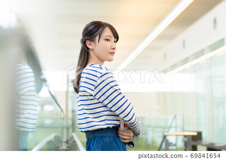 Female student, university student, campus life Female student, university student, campus life 69841654