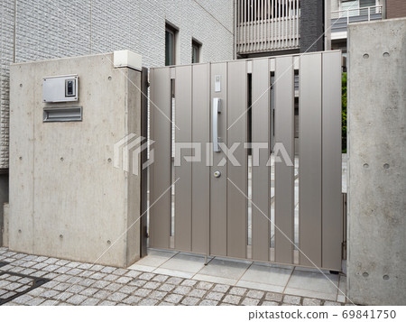 House entrance House entrance 69841750