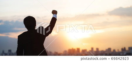 Successful business people With sales growth Successful business people With sales growth 69842923