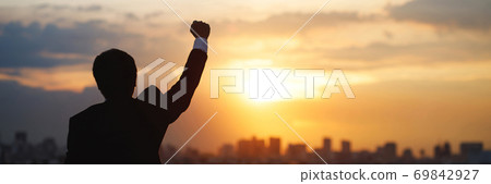 Successful business people With sales growth Successful business people With sales growth 69842927