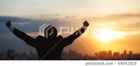 Successful business people With sales growth Successful business people With sales growth 69842928