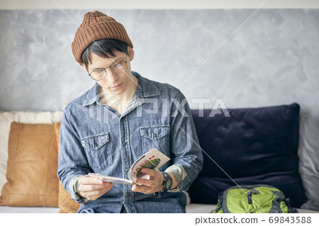 Foreign Traveler Male 69843588