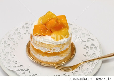 Mango and pineapple cake Mango and pineapple cake 69845412