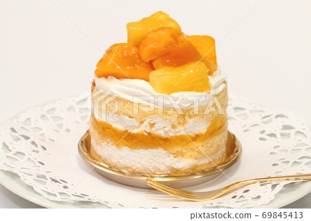 Mango and pineapple cake Mango and pineapple cake 69845413
