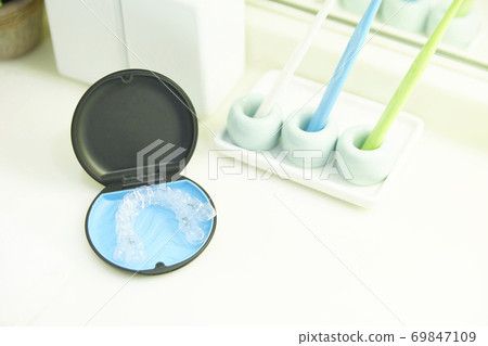 Mouthpiece correction in the washroom Mouthpiece correction in the washroom 69847109