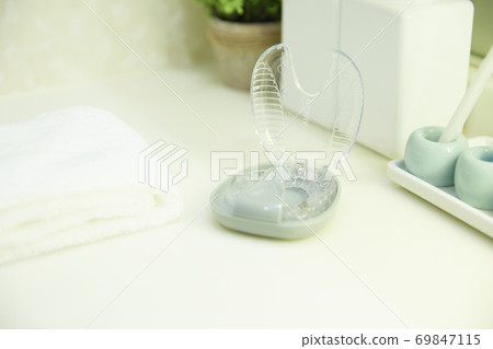 Mouthpiece correction in the washroom 69847115