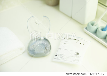 Mouthpiece correction in the washroom Mouthpiece correction in the washroom 69847117