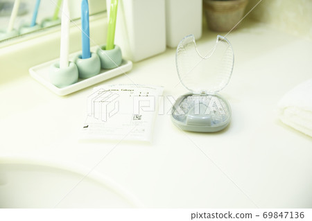 Mouthpiece correction in the washroom 69847136