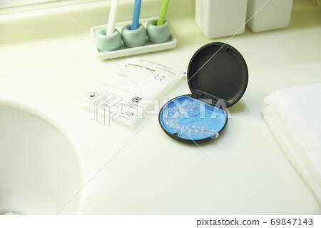 Mouthpiece correction in the washroom 69847143