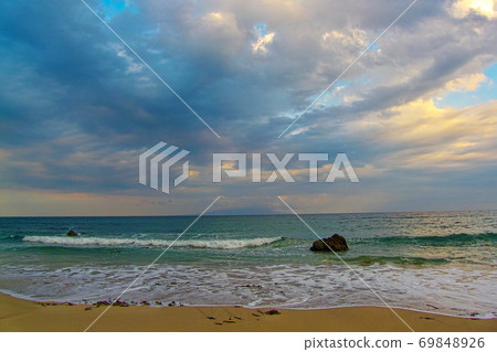 伊豆白濱海岸秋天的大海 69848926