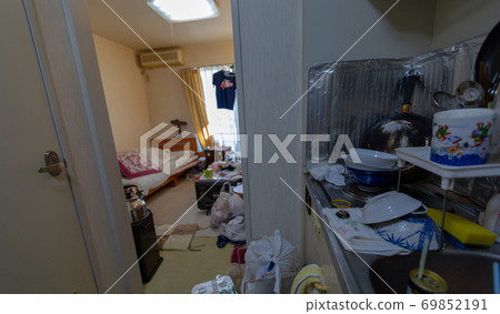 Garbage room 69852191