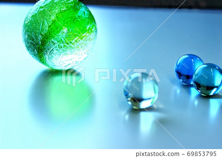 Lots of marbles rolling on the desk Lots of marbles rolling on the desk 69853795
