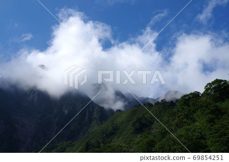 初秋的谷川山和一之澤風景 初秋的谷川山和一之澤風景 69854251