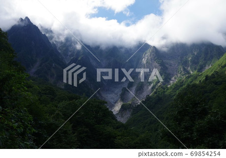 初秋的谷川山和一之澤風景 初秋的谷川山和一之澤風景 69854254