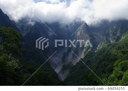 初秋的谷川山和一之澤風景 初秋的谷川山和一之澤風景 69854255