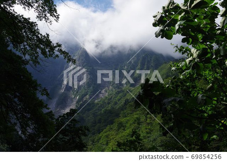 初秋的谷川山和一之澤風景 69854256
