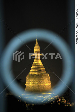 Phra Mahathat Chedi Shwedagon Classified as a priceless pagoda of Burmese Are very beautiful Phra Mahathat Chedi Shwedagon Classified as a priceless pagoda of Burmese Are very beautiful 69856395