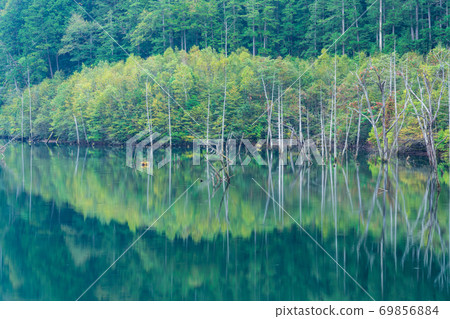 (Nagano Prefecture) Otaki Village Autumn Natural Lake (Nagano Prefecture) Otaki Village Autumn Natural Lake 69856884