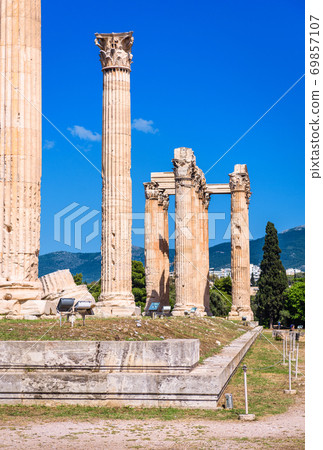Zeus temple in Athens, Greece Zeus temple in Athens, Greece 69857107