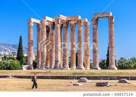Zeus temple in summer, Athens, Greece Zeus temple in summer, Athens, Greece 69857114