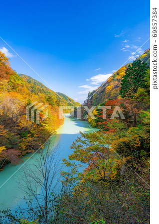 Takase Gorge, Omachi Dam Autumn Leaves [Nagano Prefecture] 69857384
