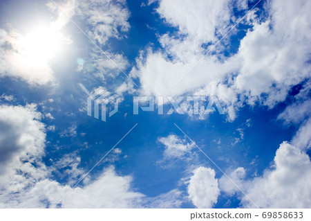 Blue sky and beautiful fluffy cloud. Best summer sky photo background 69858633