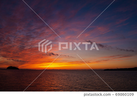 Muroran at dusk 69860109