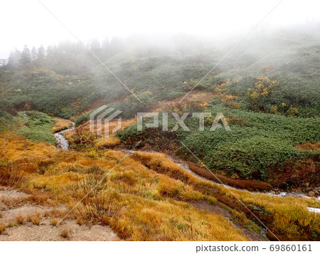 Autumn leaves at Fujichichi Onsen 69860161
