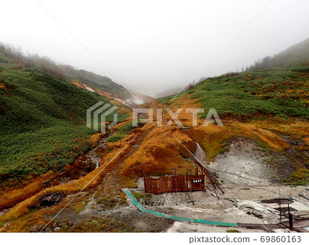 Autumn leaves at Fujichichi Onsen 69860163