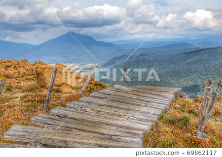 Mt. Shibutsu mountain trail (Oze National Park Mt. Shibutsu) Mt. Shibutsu mountain trail (Oze National Park Mt. Shibutsu) 69862117