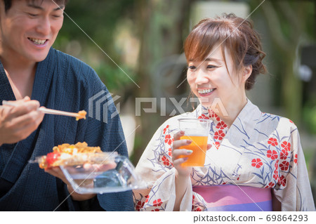 Men and women who came to the summer festival 69864293