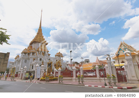 TEMPLE OF THE GOLDEN BUDDHA (WAT TRAIMIT) Bangkok, Thailand - September 17,2020 TEMPLE OF THE GOLDEN BUDDHA (WAT TRAIMIT) Bangkok, Thailand - September 17,2020 69864890