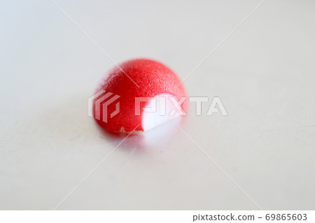 蘿蔔切成兩半 69865603