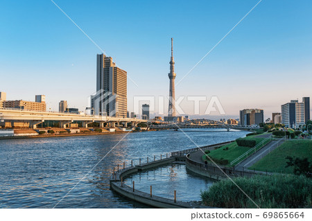 東京都荒川區城市景觀東京晴空塔和S田川河台 東京都荒川區城市景觀東京晴空塔和S田川河台 69865664