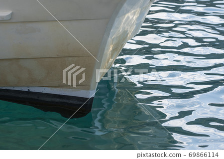 船停泊在港口 69866114