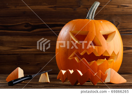 Carving Halloween pumpkin 69866265